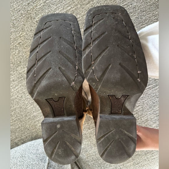 Men’s Ariat Boots - Picture 3 of 5